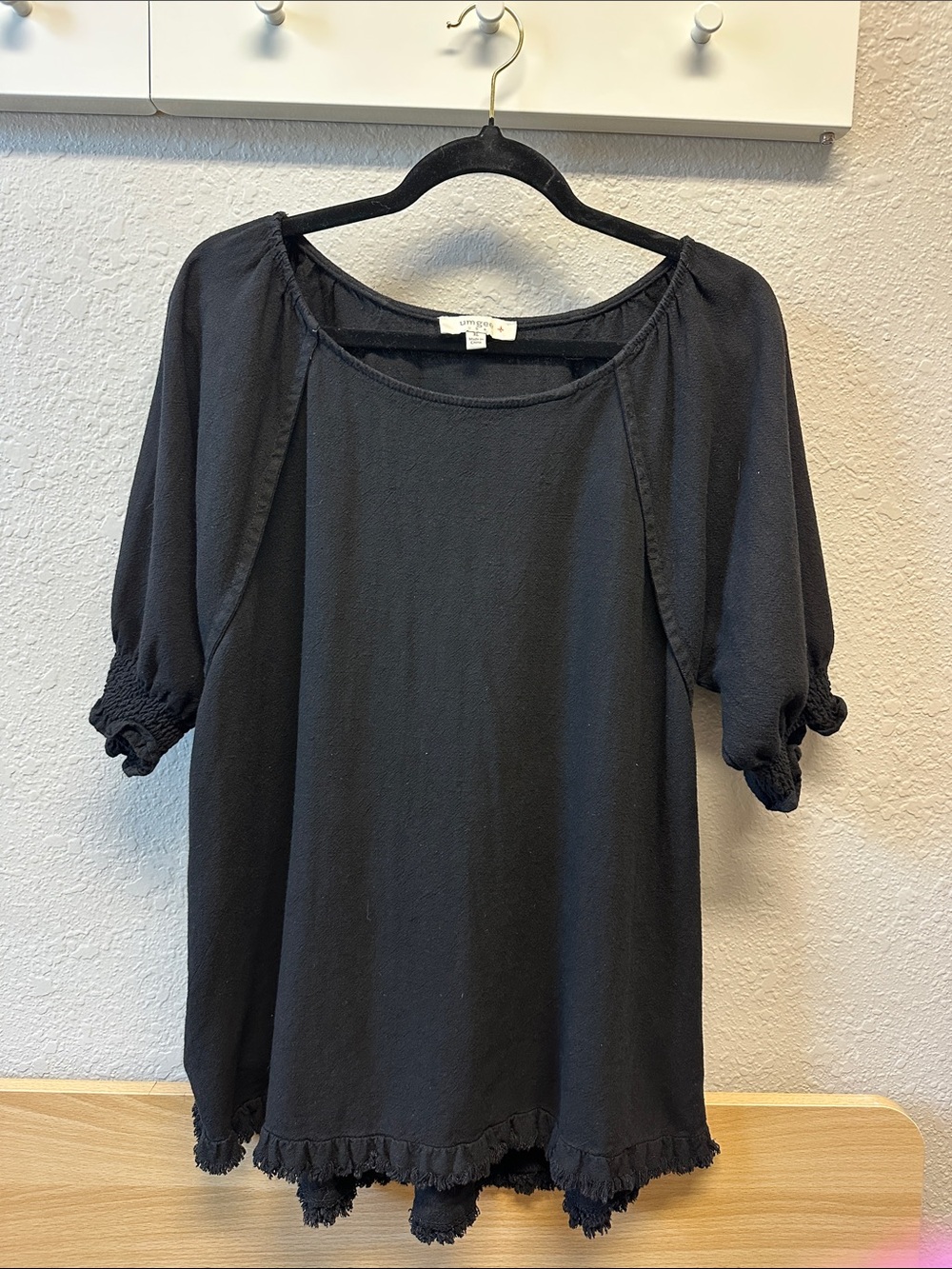 Umgee Black Women’s Puff Sleeve Fringe Hem Top